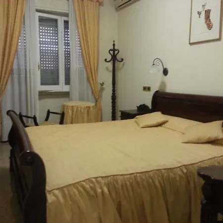 Appia Nuova Apartment Rom